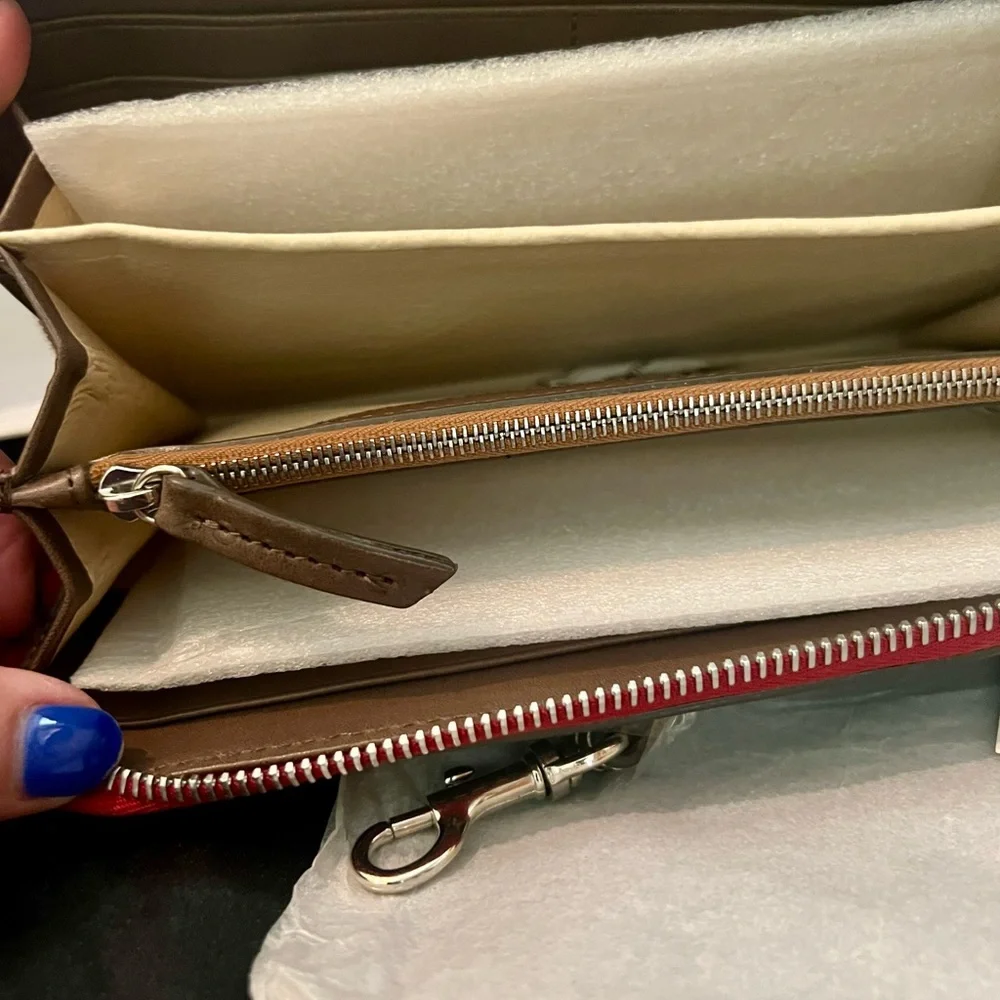 DOONEY &  BOURKE  Zip Around Leather Wallet-  New in box - Picture 5 of 6